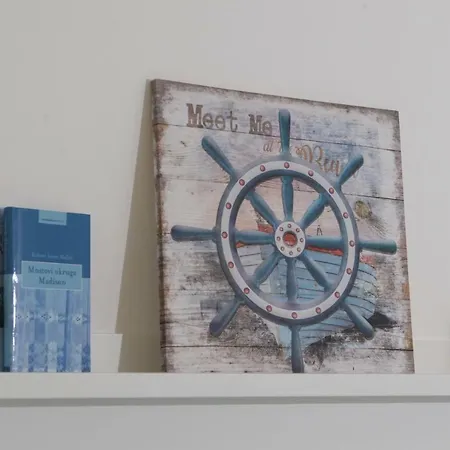 Lili Apartment Split